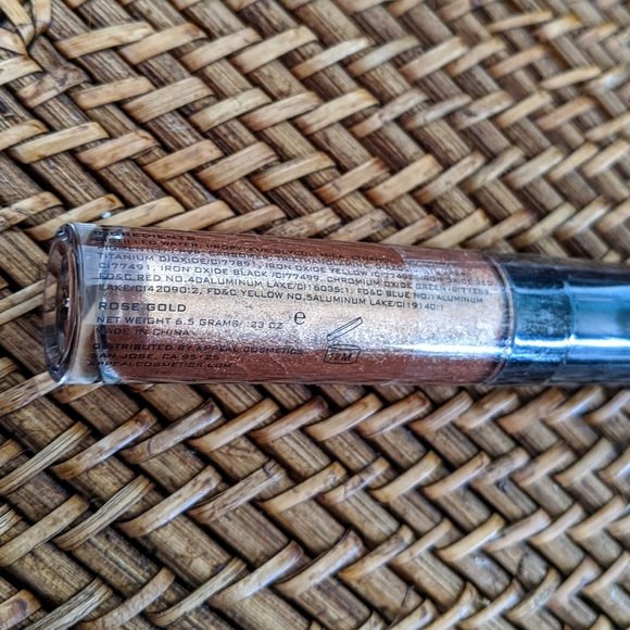 Appeal Cosmetics Liquid Eyeshadow "Rose Gold" - Picture 4 of 4